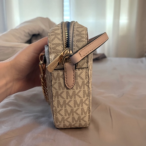 Michael Kors cross body bag - Picture 4 of 6